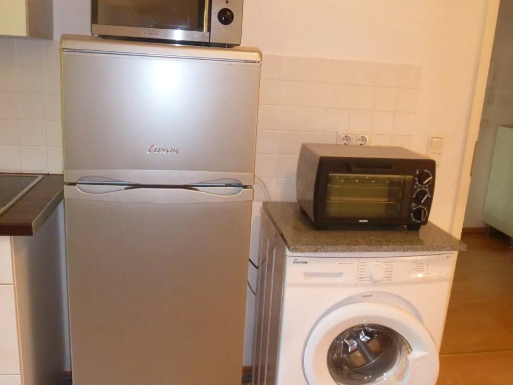 kompl. möblierte 2 Zimmer Schillerstraße 68