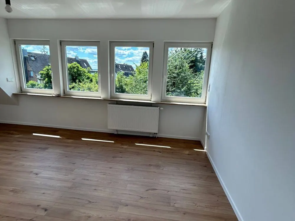 Three-Room Apartment in Hannover-Davenstedt