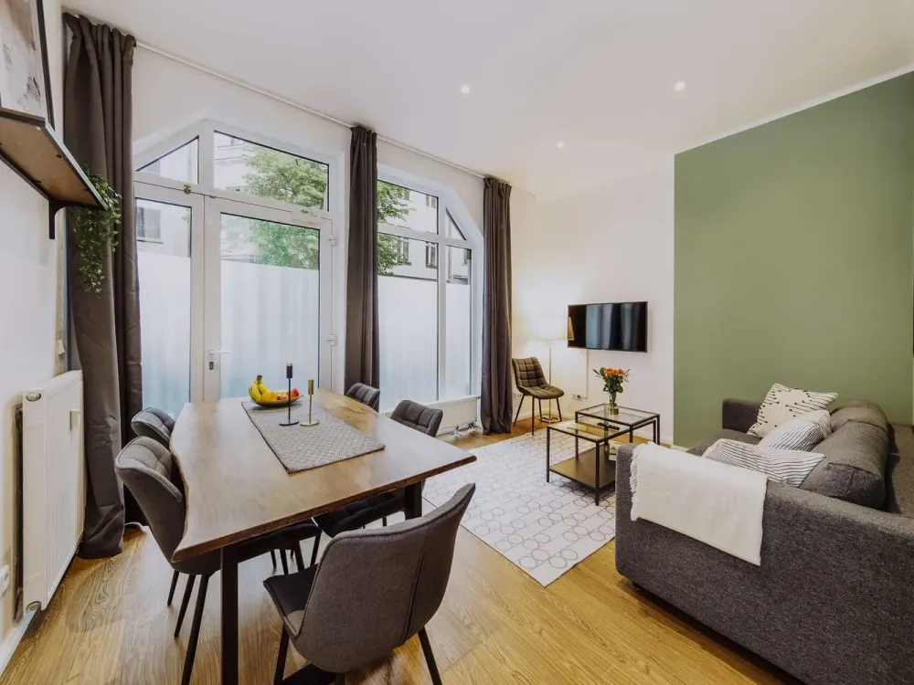 Möblierte modisches und ruhige EG-Wohnung direkt an der Torstraße in Berlin Mitte