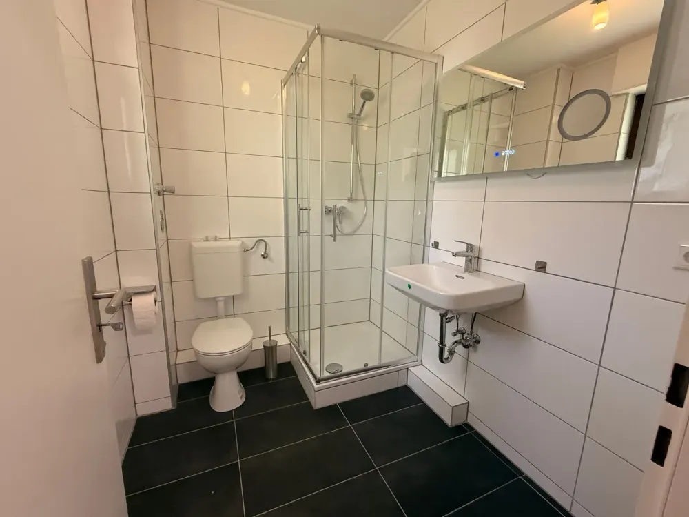 1-Zimmer-Apartment mit Einbauküche, Keller und Garage in Düsseldorf
