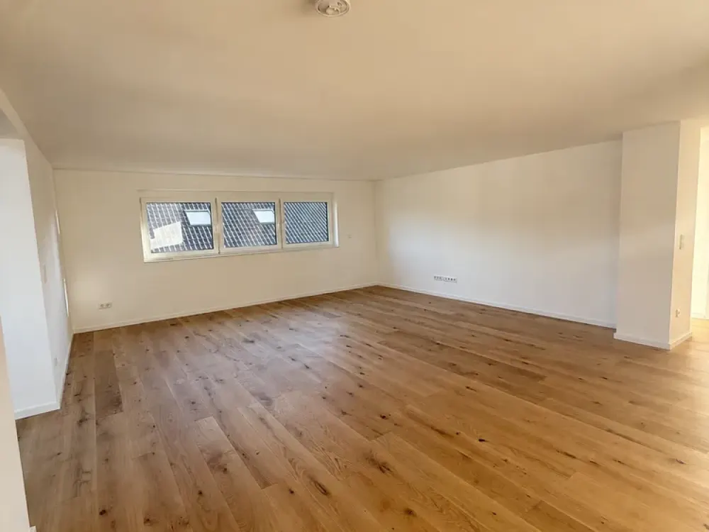 HELLE Dachgeschosswohnung in traumhafter Lage am Main