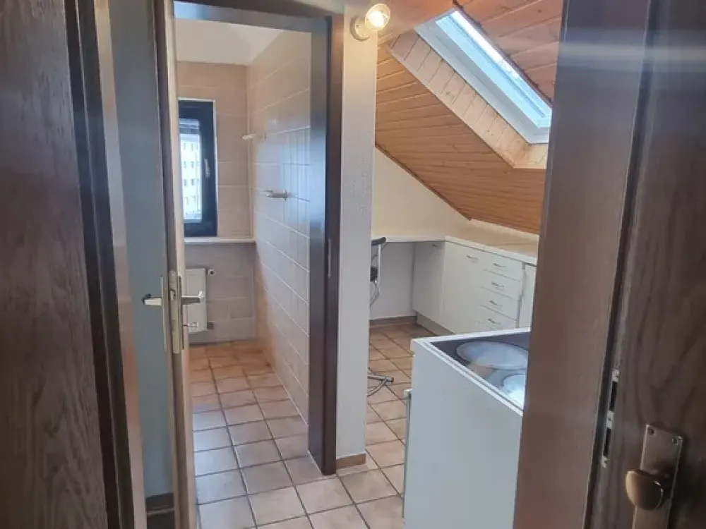 Lichtdurchflutete 2-Zimmer-Dachgeschosswohnung in zentraler Lage von Langen