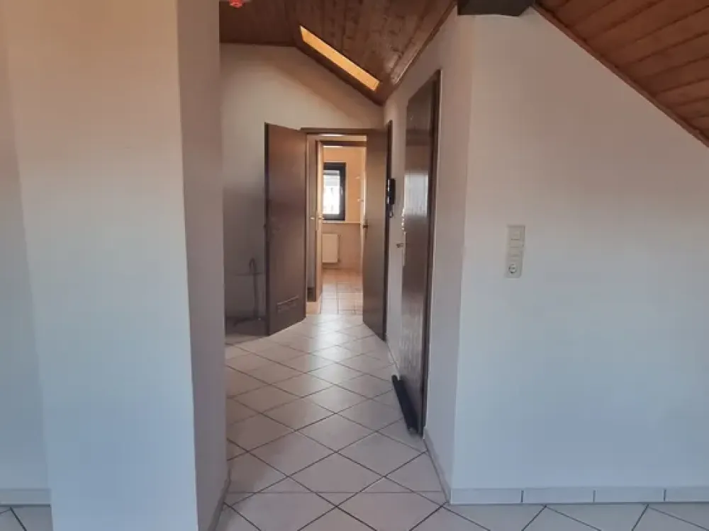 Lichtdurchflutete 2-Zimmer-Dachgeschosswohnung in zentraler Lage von Langen