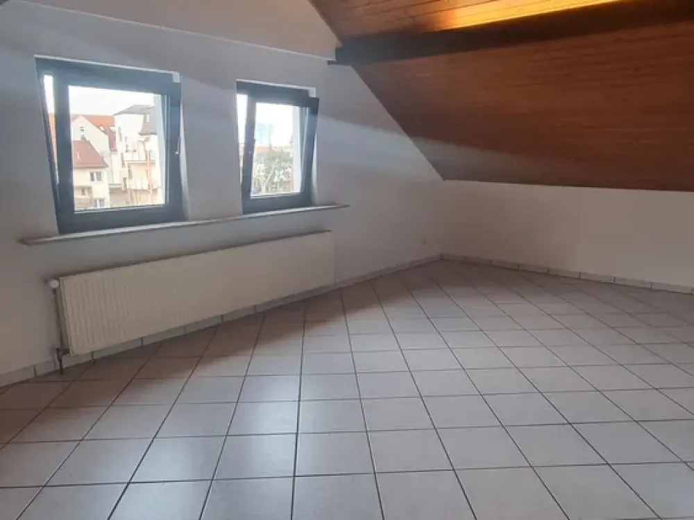 Lichtdurchflutete 2-Zimmer-Dachgeschosswohnung in zentraler Lage von Langen