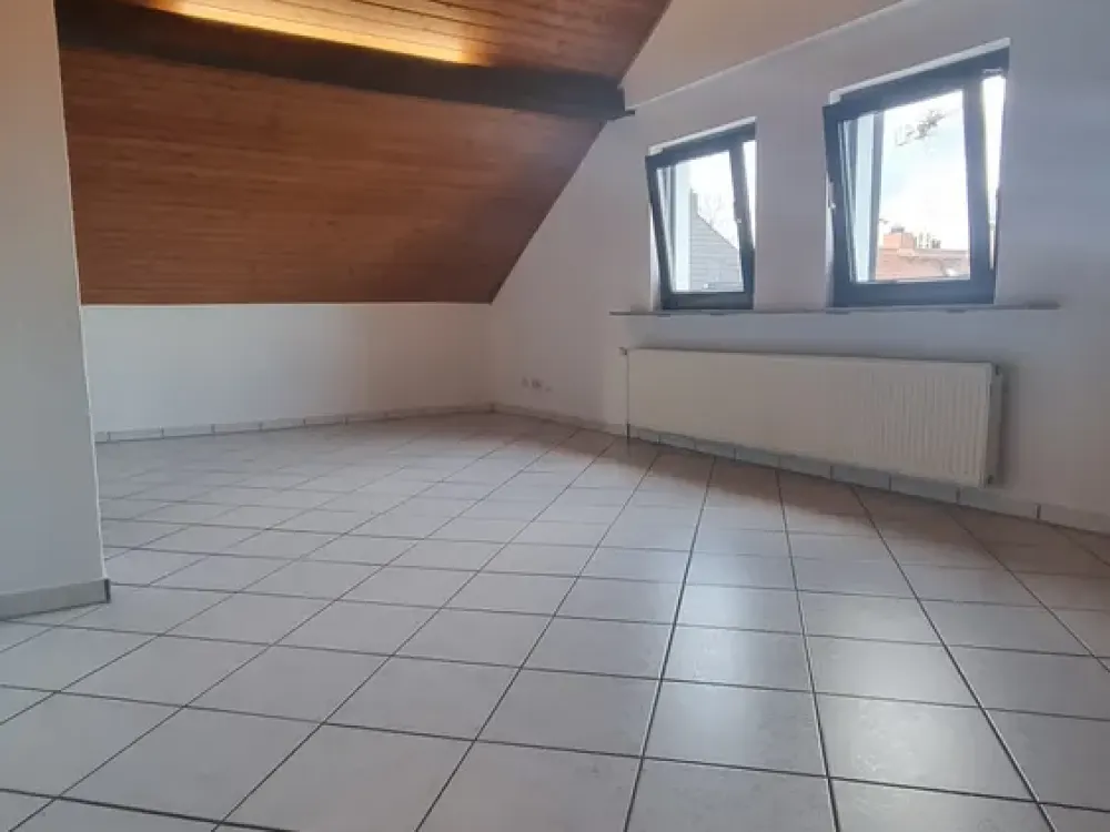 Lichtdurchflutete 2-Zimmer-Dachgeschosswohnung in zentraler Lage von Langen