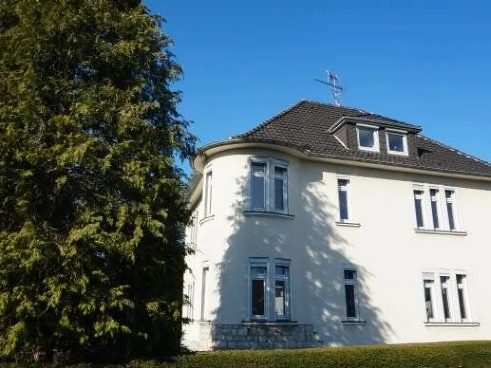 3-4 Zimmerwohnung in Stadtvilla mit Balkon und großem Garten