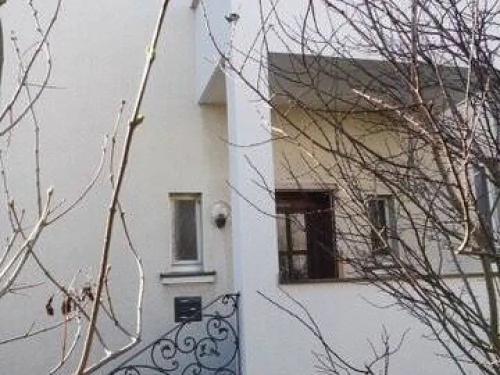 3-4 Zimmerwohnung in Stadtvilla mit Balkon und großem Garten