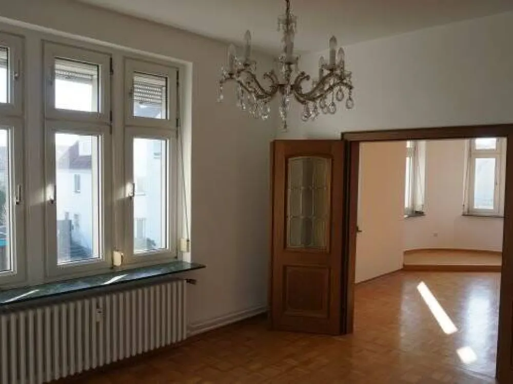 3-4 Zimmerwohnung in Stadtvilla mit Balkon und großem Garten