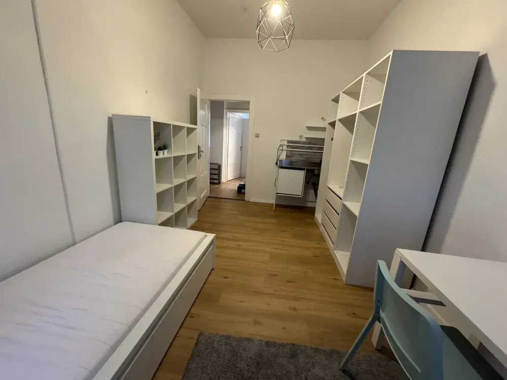 Drei möblierte WG-Zimmer, ideal für eine WG-Neugründung