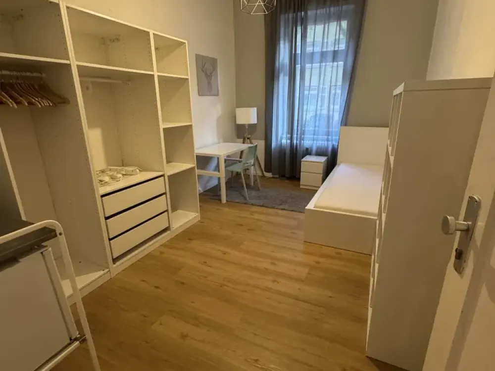 Drei möblierte WG-Zimmer, ideal für eine WG-Neugründung