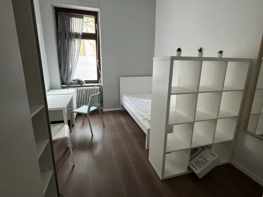 Drei möblierte WG-Zimmer, ideal für eine WG-Neugründung