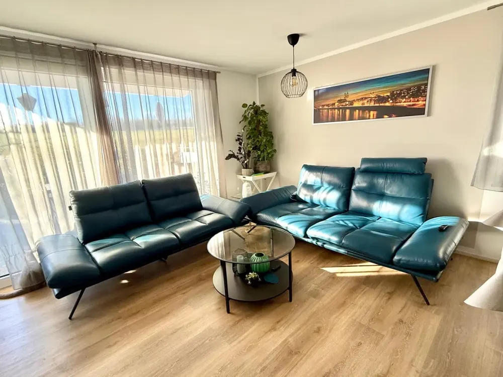 Stilvolle 4-Zimmer-Erdgeschosswohnung mit Südterrasse, Einbauküche und Klimaanlage in Ditzingen