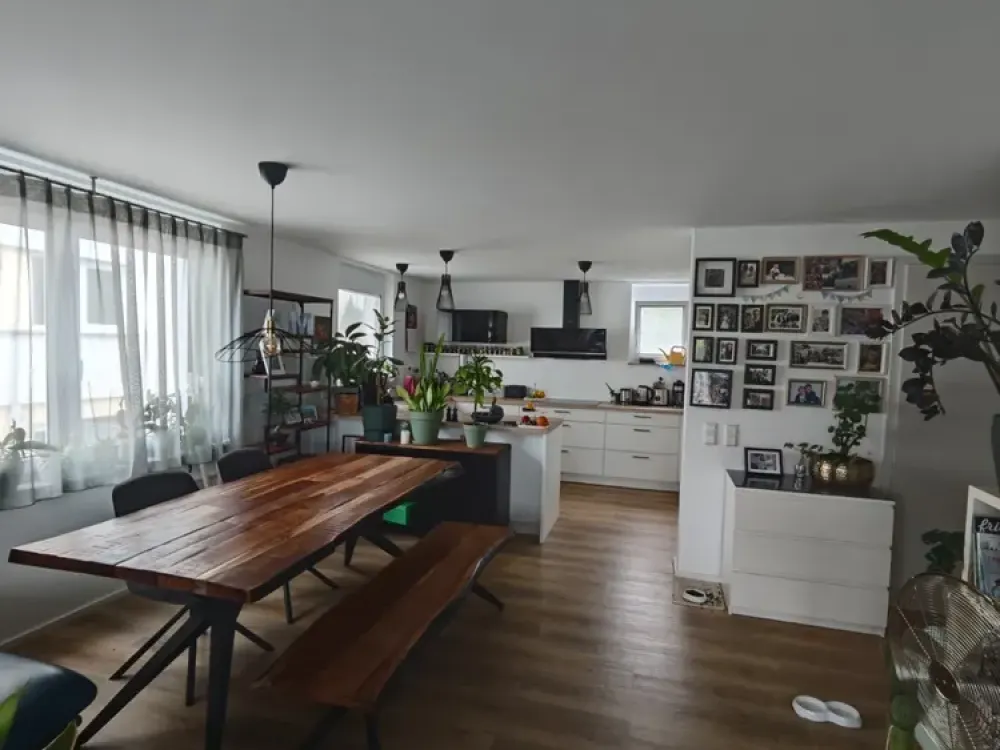 Stilvolle 4-Zimmer-Erdgeschosswohnung mit Südterrasse, Einbauküche und Klimaanlage in Ditzingen