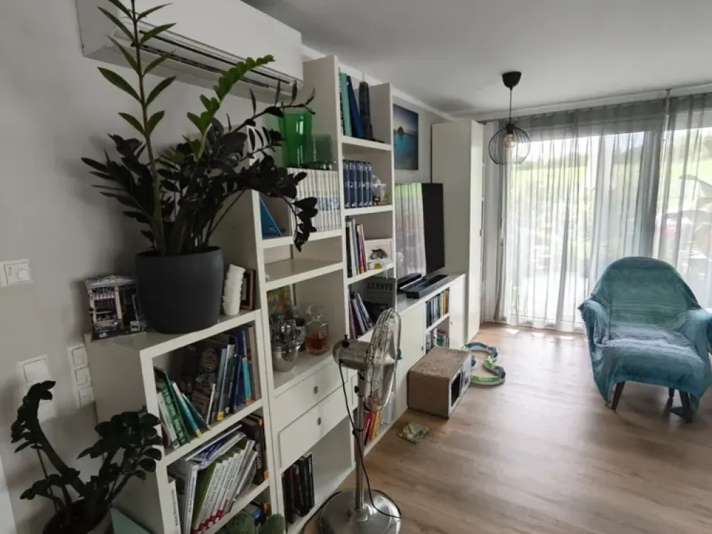 Stilvolle 4-Zimmer-Erdgeschosswohnung mit Südterrasse, Einbauküche und Klimaanlage in Ditzingen