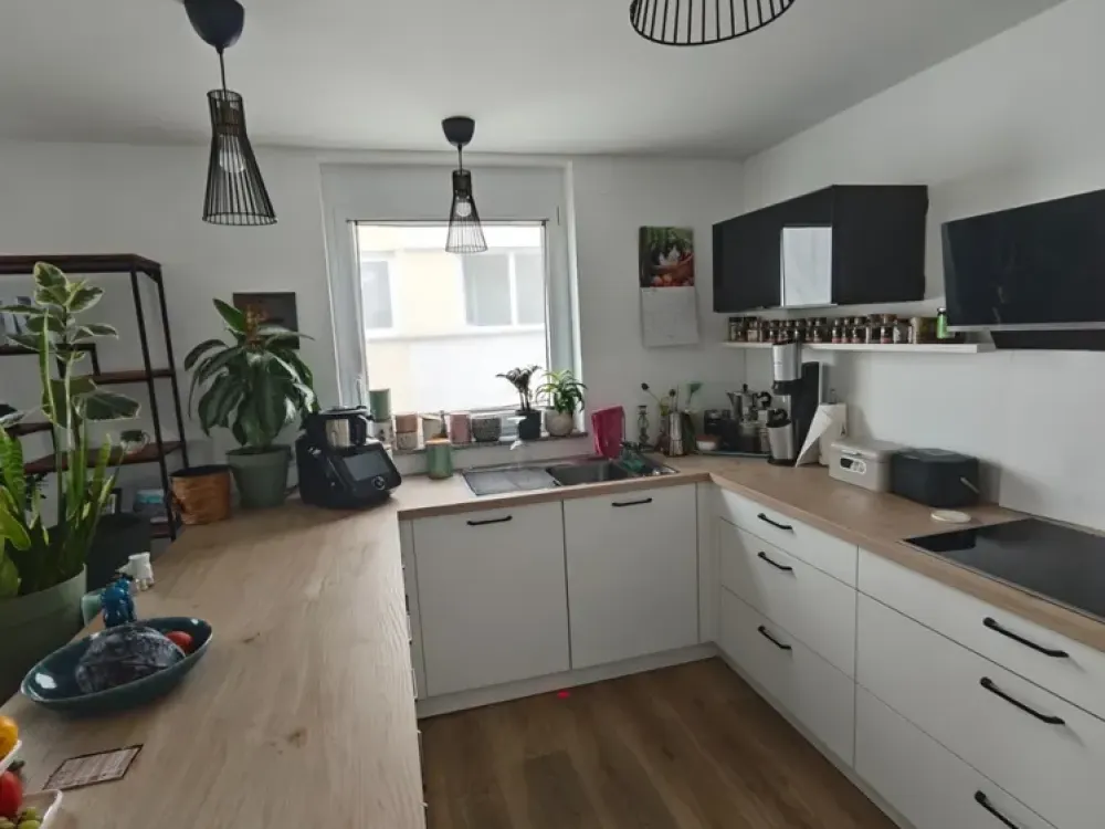 Stilvolle 4-Zimmer-Erdgeschosswohnung mit Südterrasse, Einbauküche und Klimaanlage in Ditzingen
