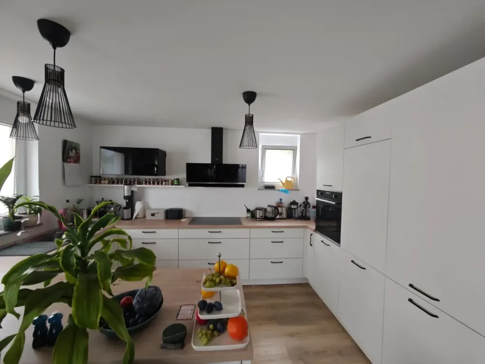 Stilvolle 4-Zimmer-Erdgeschosswohnung mit Südterrasse, Einbauküche und Klimaanlage in Ditzingen