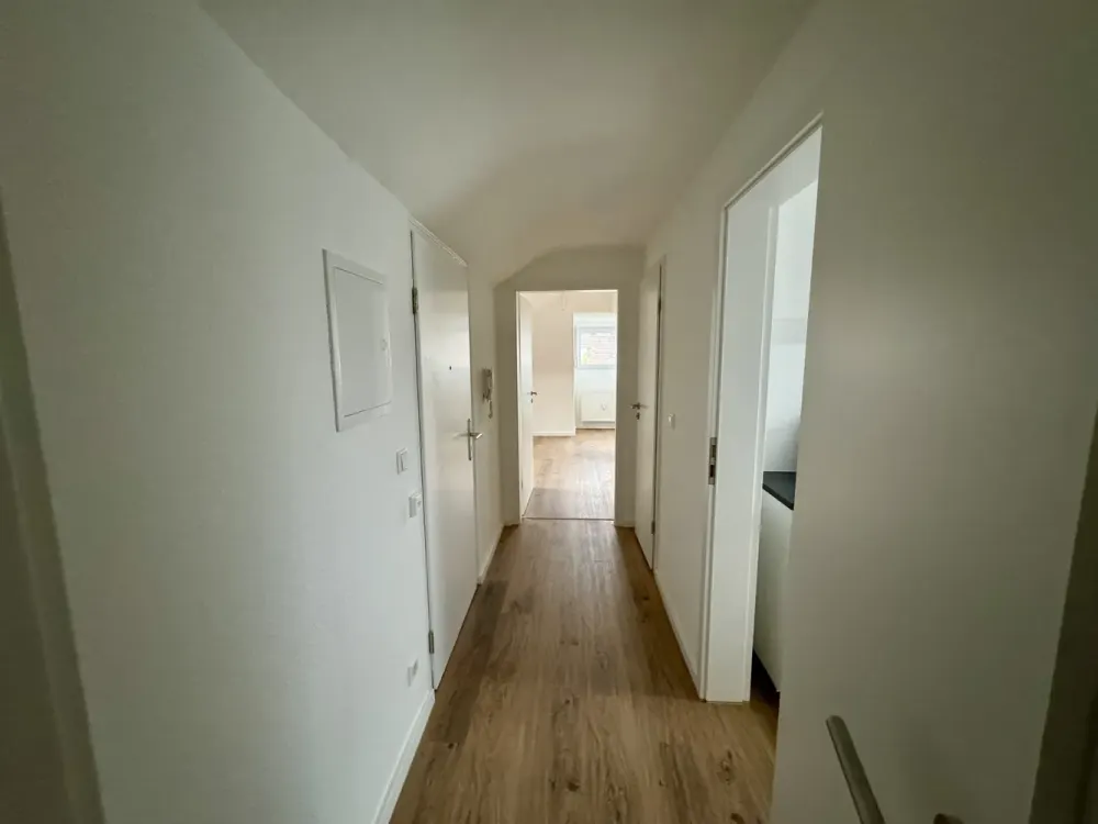 Sanierte 2-Zimmer-Wohnung mit Tageslichtbad & moderner Einbauküche, ideal auch für WG´s