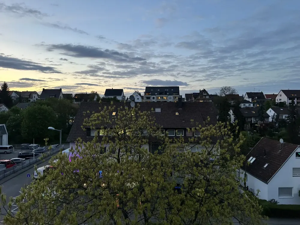 Sanierte 2-Zimmer-Wohnung mit Tageslichtbad & moderner Einbauküche, ideal auch für WG´s