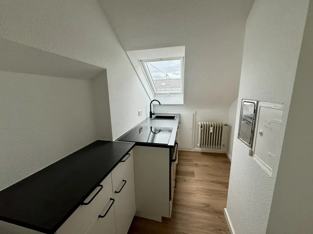 Sanierte 2-Zimmer-Wohnung mit Tageslichtbad & moderner Einbauküche, ideal auch für WG´s