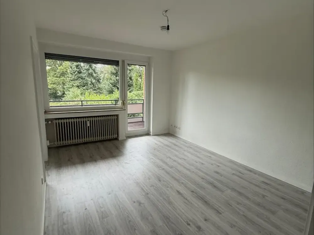 Frisch sanierte 1,5-Zimmer-Wohung mit Balkon in Düsseldorf-Flehe