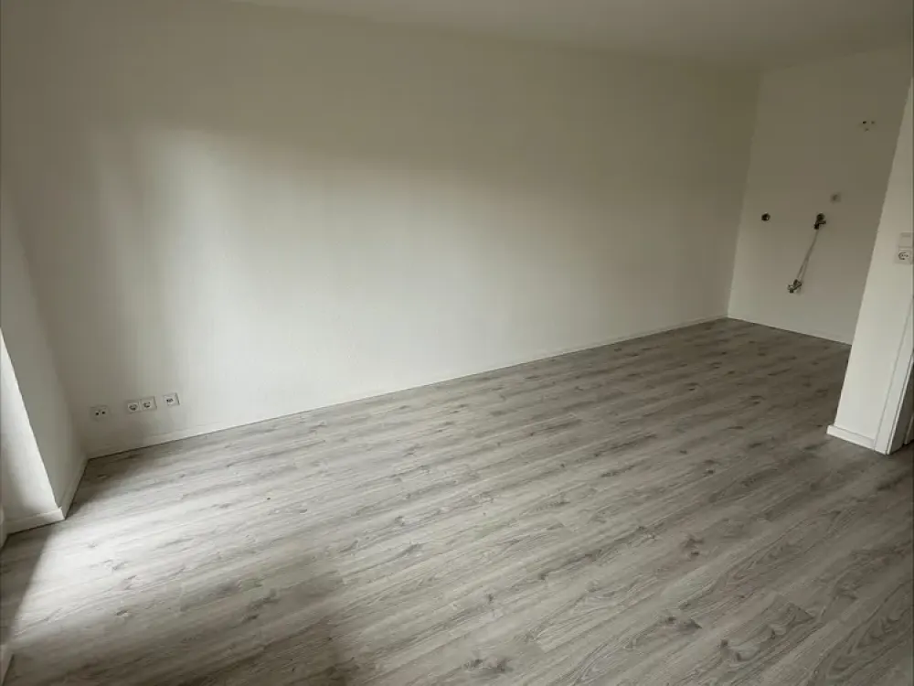 Frisch sanierte 1,5-Zimmer-Wohung mit Balkon in Düsseldorf-Flehe