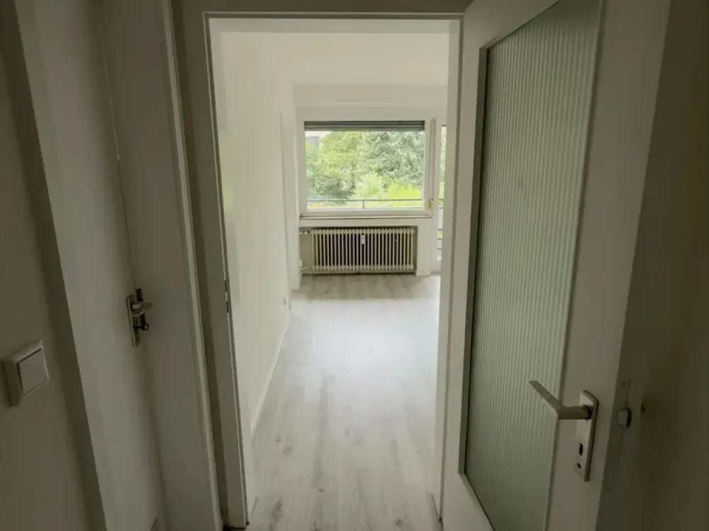 Frisch sanierte 1,5-Zimmer-Wohung mit Balkon in Düsseldorf-Flehe