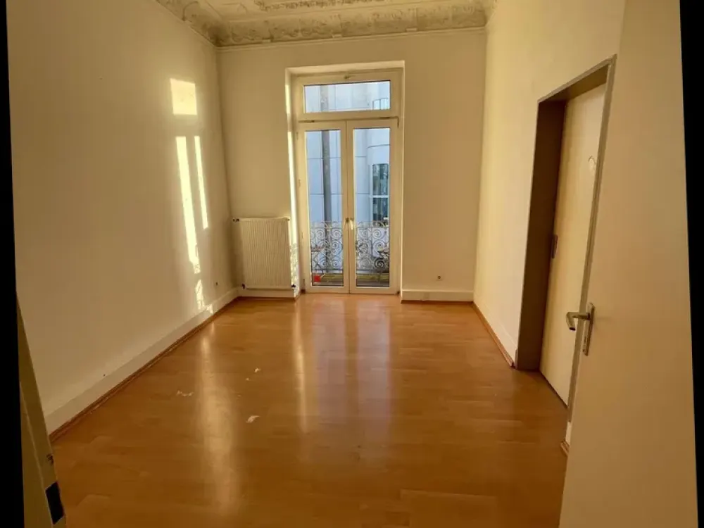Top 4-Zimmer-Wohnung * Altbau* Nähe Skyper