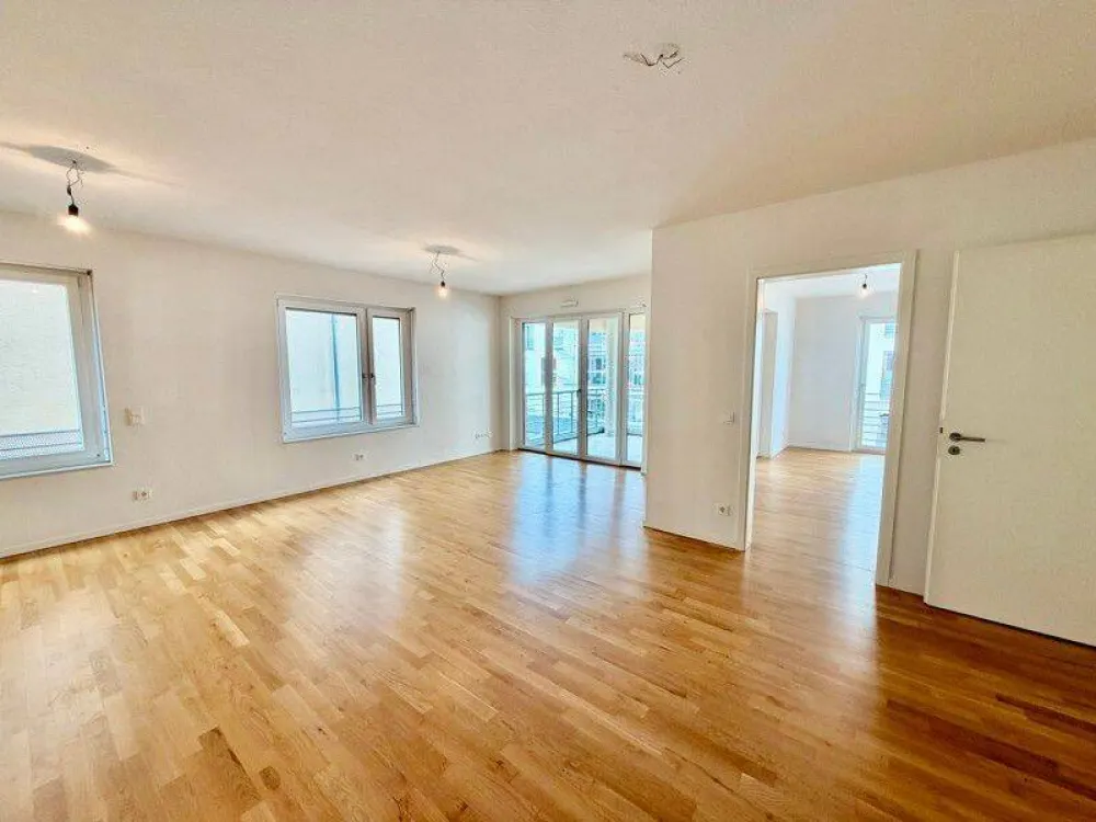 Lichtdurchflutete Etagenwohnung mit großzügigem Balkon