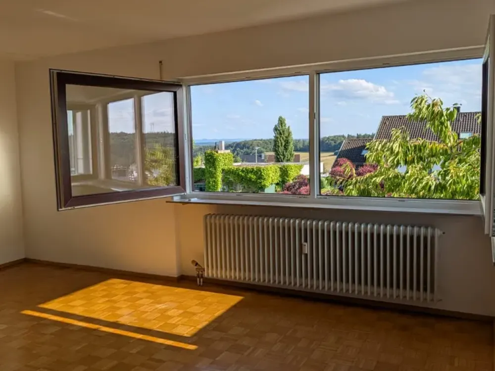Helle 4-zimmerwohnung mit Balkon & Einbauküche