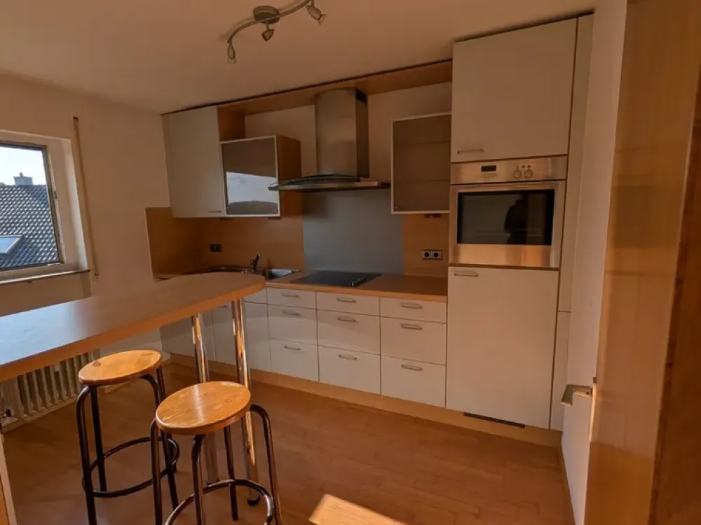 Helle 4-zimmerwohnung mit Balkon & Einbauküche