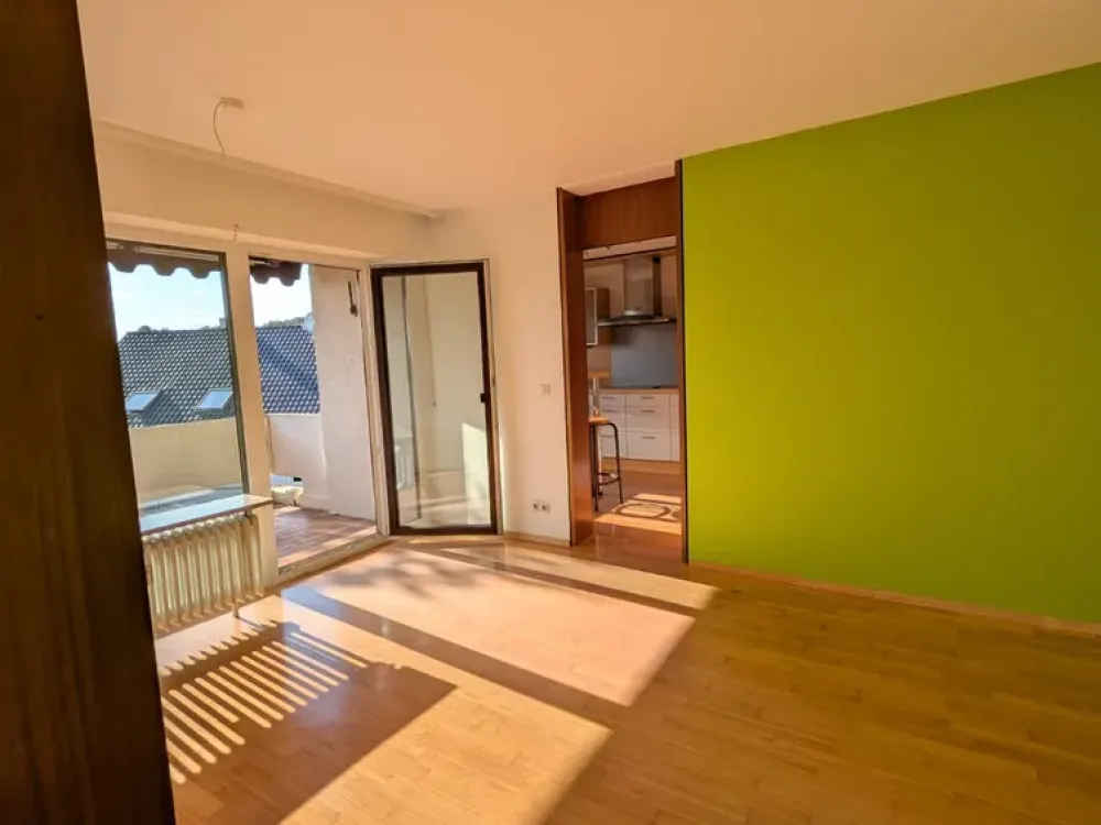 Helle 4-zimmerwohnung mit Balkon & Einbauküche