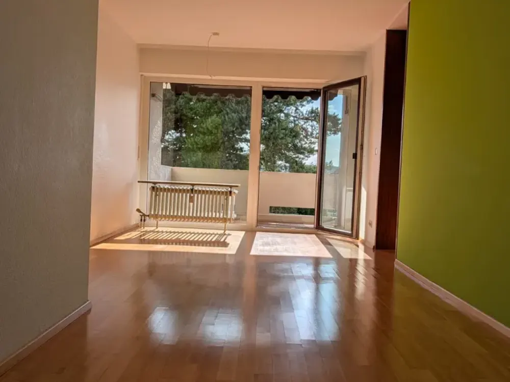 Helle 4-zimmerwohnung mit Balkon & Einbauküche