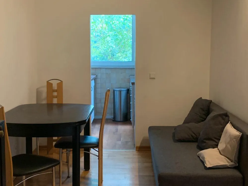 Helle, teilmöblierte 2,5-Zimmer-Wohnung mit Einbauküche & Garten