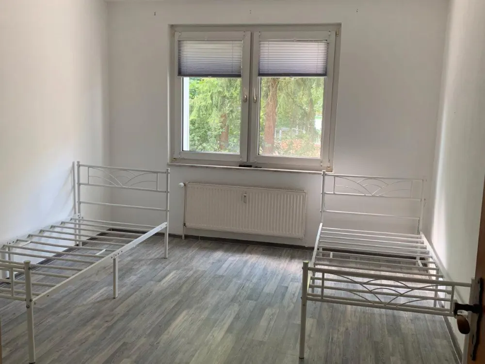 Helle, teilmöblierte 2,5-Zimmer-Wohnung mit Einbauküche & Garten