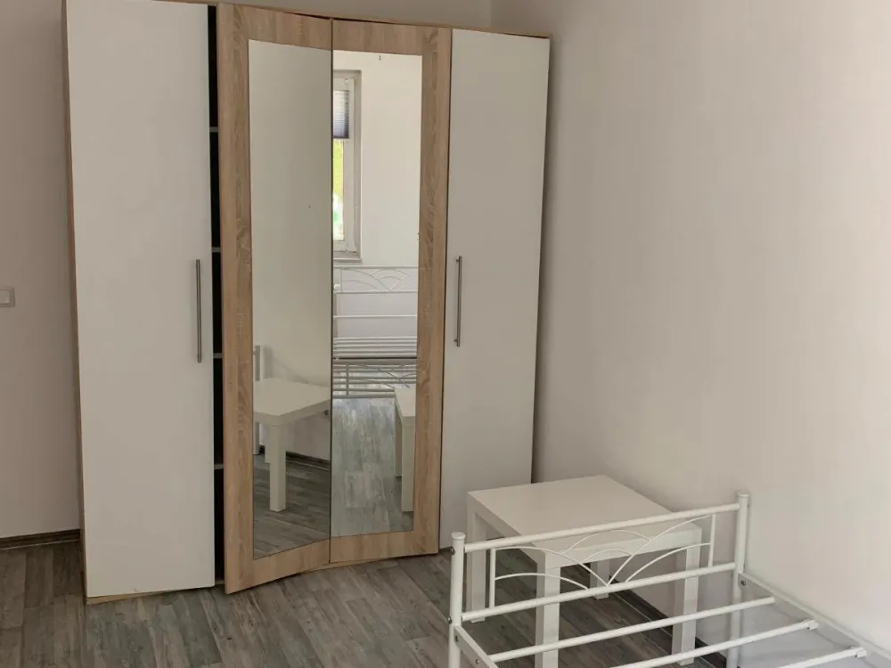 Helle, teilmöblierte 2,5-Zimmer-Wohnung mit Einbauküche & Garten
