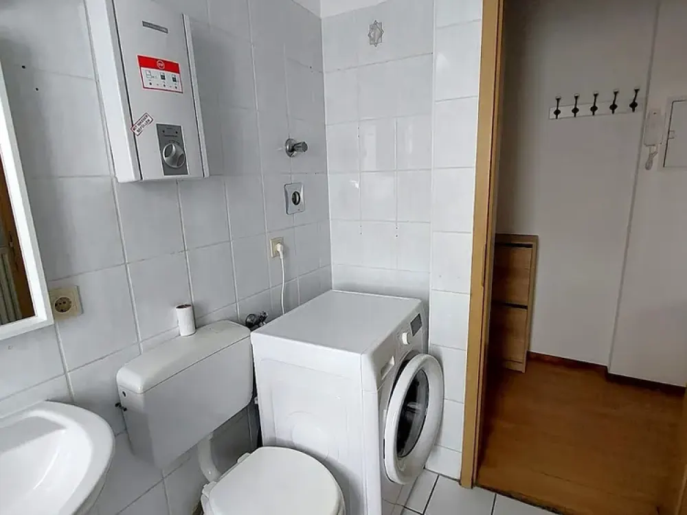Fully furnished 2 room rooftop apartment with an elevator in Wedding