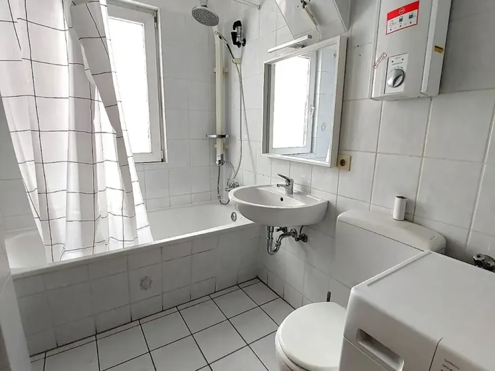 Fully furnished 2 room rooftop apartment with an elevator in Wedding