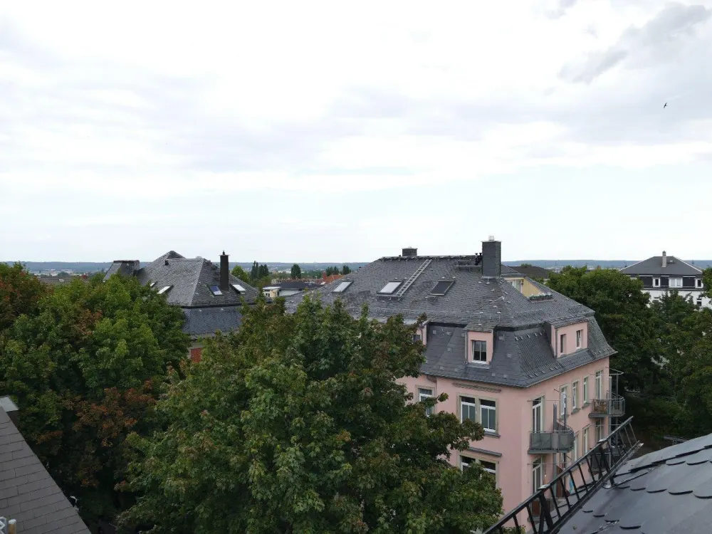 Wunderschöne Dachgeschoss-Wohnung in ruhiger und grüner Lage ab sofort zu vermieten!