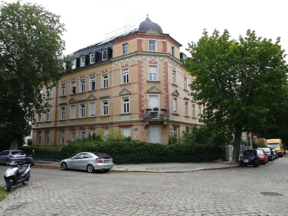 Wunderschöne Dachgeschoss-Wohnung in ruhiger und grüner Lage ab sofort zu vermieten!