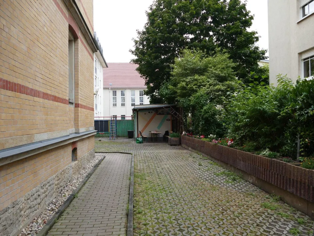 Wunderschöne Dachgeschoss-Wohnung in ruhiger und grüner Lage ab sofort zu vermieten!