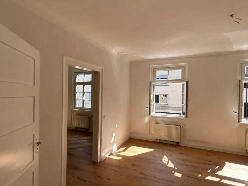 Hochwertig renovierte 4-Zimmer Altbauwohnung