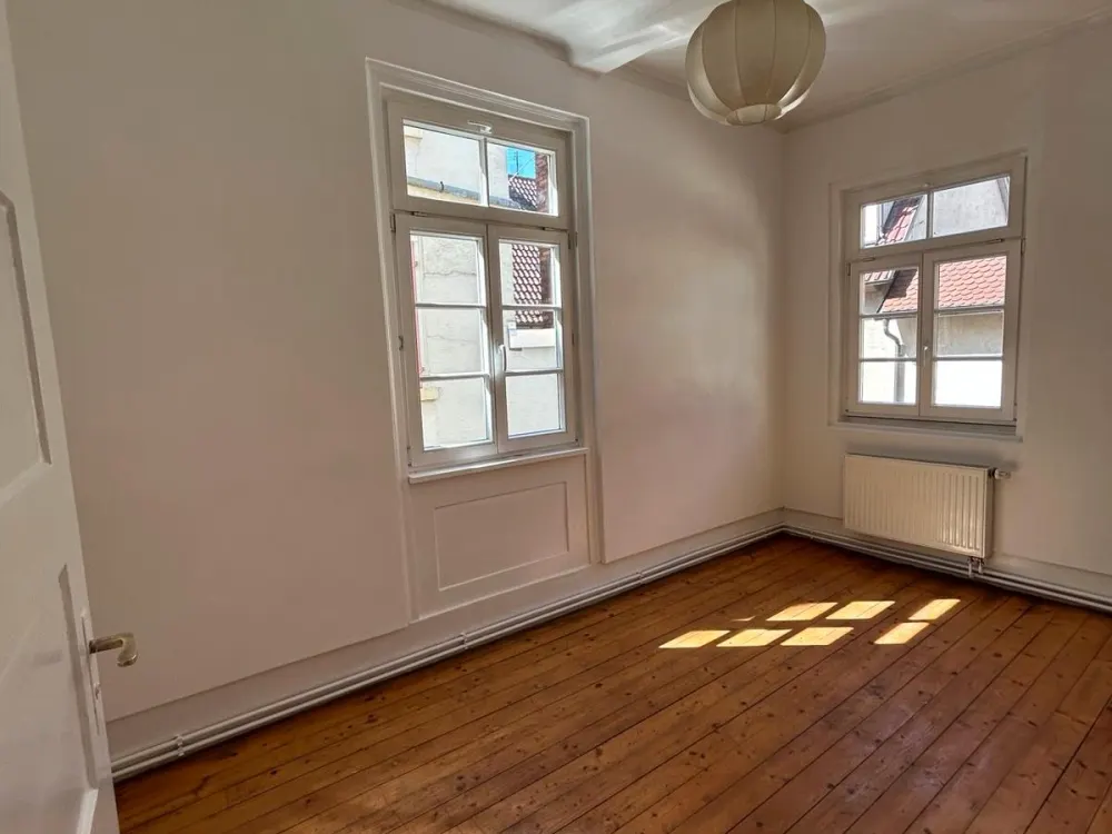 Hochwertig renovierte 4-Zimmer Altbauwohnung