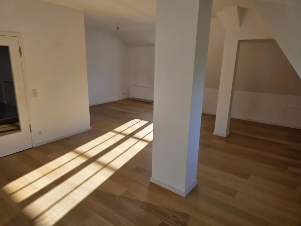 Wunderschöne 3-Zimmer Dachgeschosswohnung nahe Theodor-Heuss-Platz, 135 m², mit Einbauküche