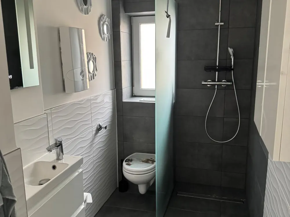 3-Zimmer-Wohnung mit großer Dachterrasse in 41462 Neuss