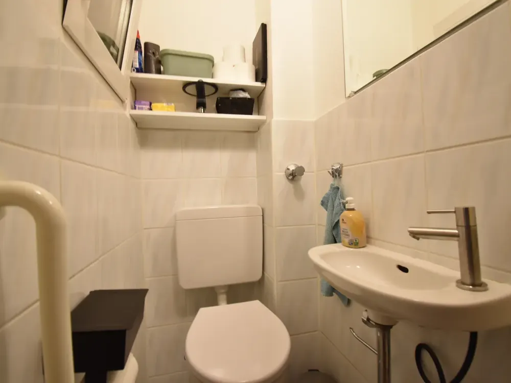 D-Heerdt! Moderne 2-Zimmer-Altbau-Wohnung mit EBK & Balkon