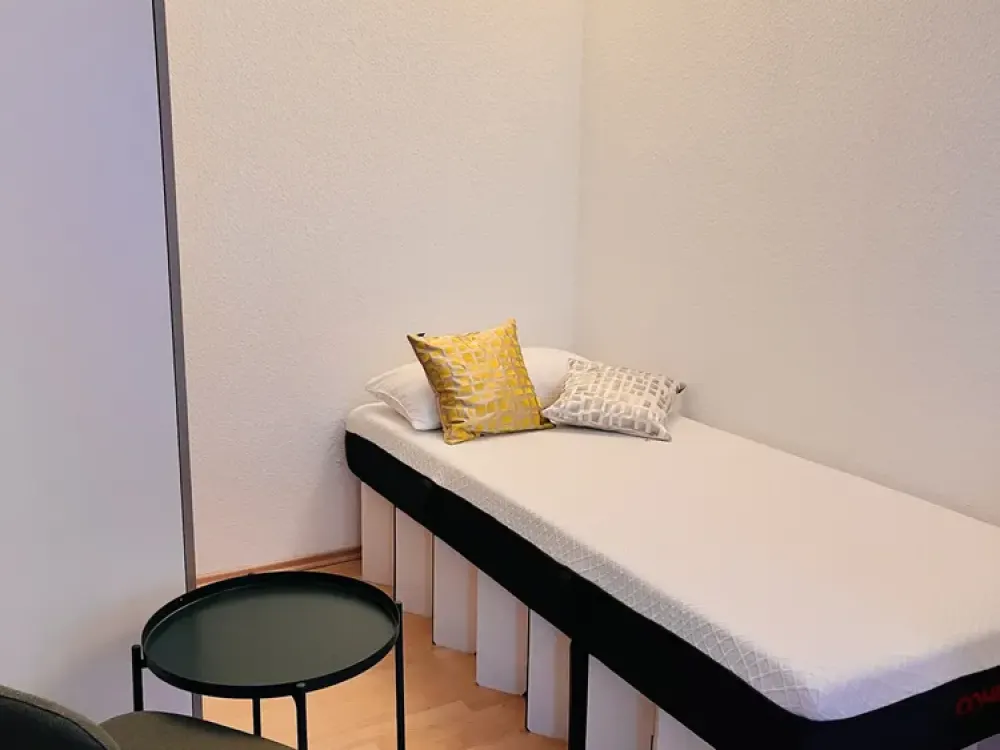 Moderne, möblierte 1-Raum-Wohnung mit Balkon in Dresdens Top-Lage