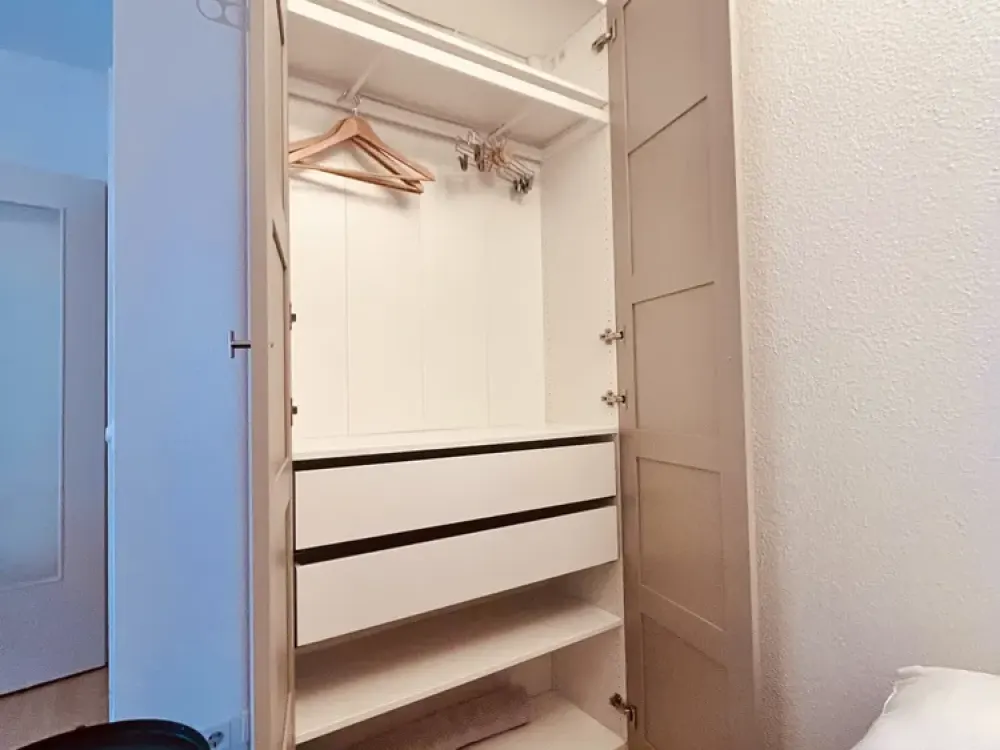 Moderne, möblierte 1-Raum-Wohnung mit Balkon in Dresdens Top-Lage