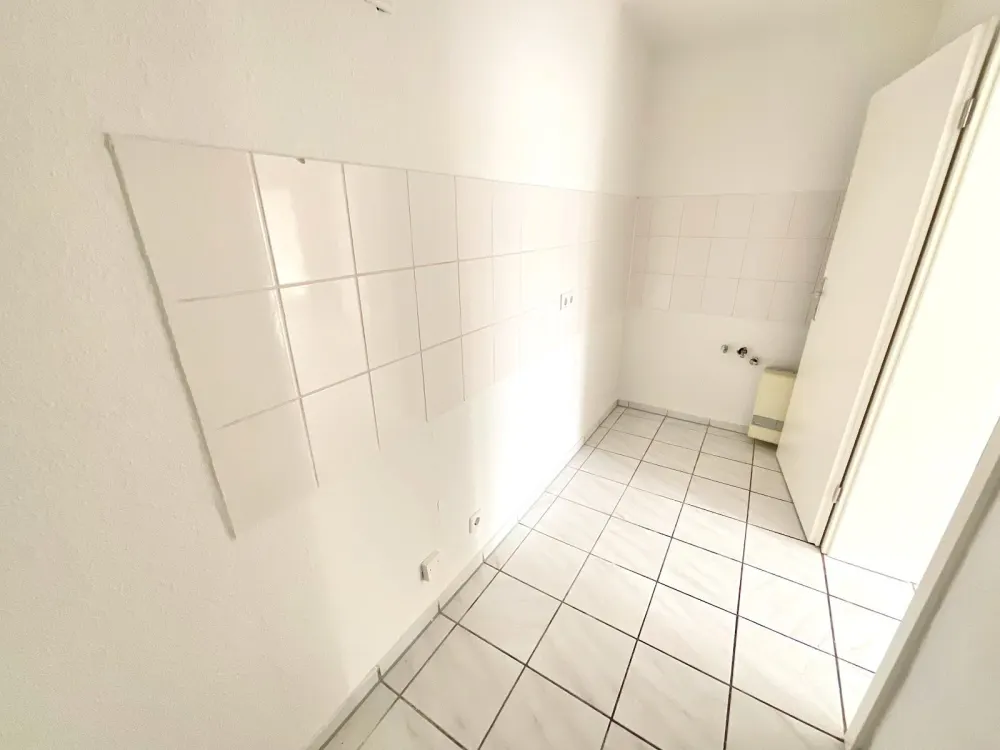 Sehr schöne renovierte 2 Zimmer Wohnung zu vermieten