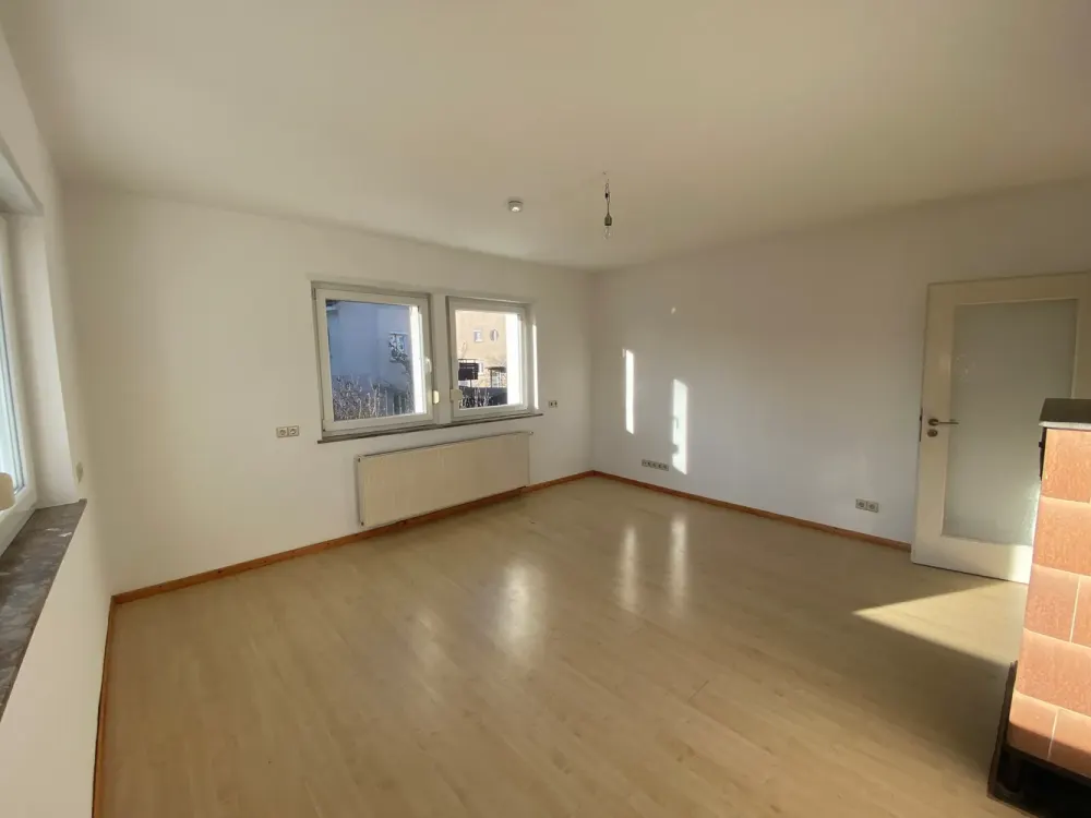 Helle und ruhige 4 Zimmer Wohnung mit Einbauküche in Stuttgart