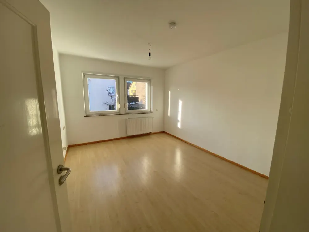 Helle und ruhige 4 Zimmer Wohnung mit Einbauküche in Stuttgart